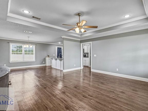 5th image of 586 Caleb Cir