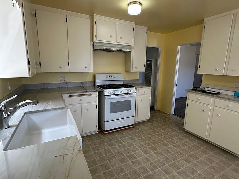 707 W Cypress Ave — Photo 7
