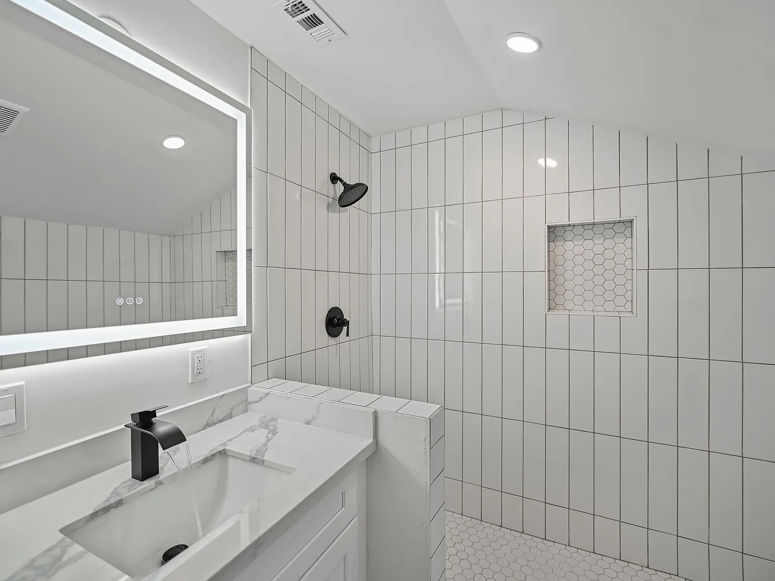 5823 Pershing St — Photo 2