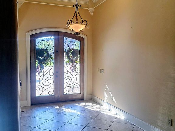 3rd image of 134 Pinnacle Cir