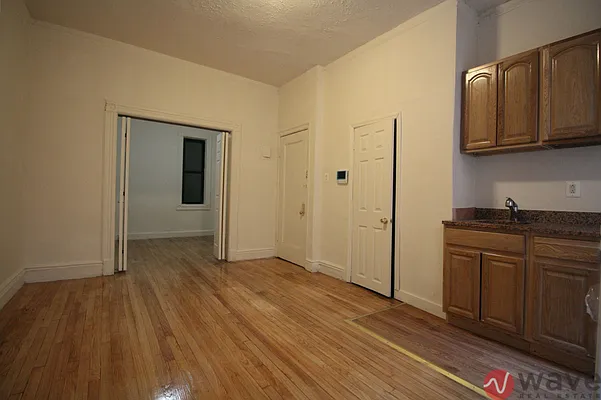 Rented by Wave Real Estate Group | media 18