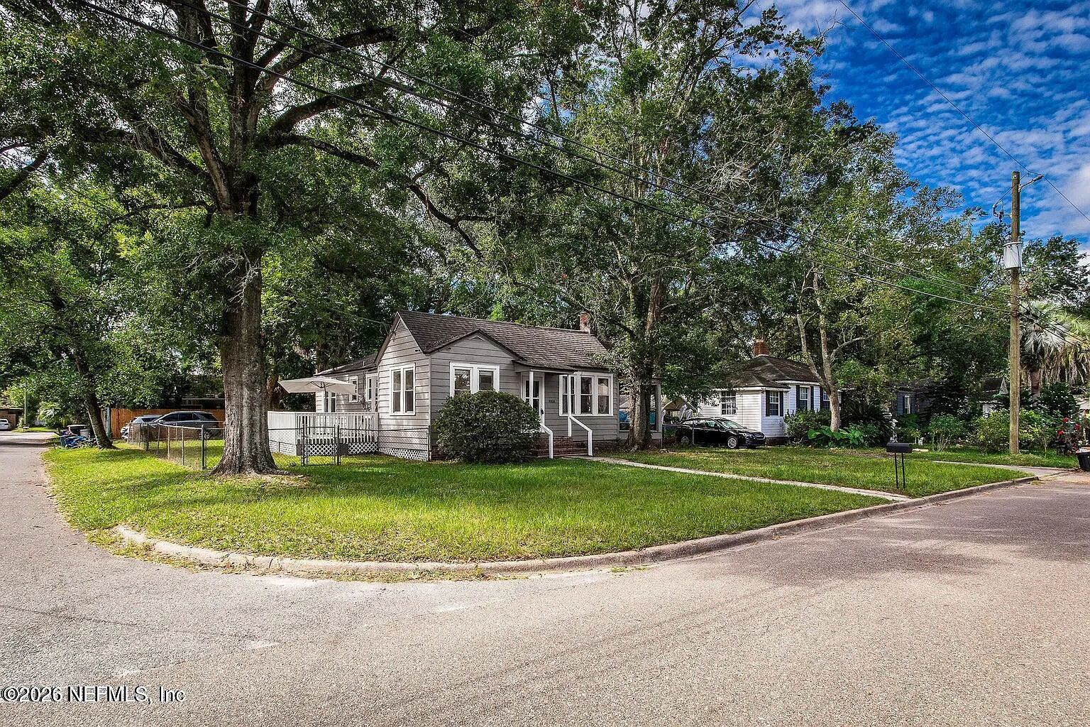 3 bed, 1.0 bath, 1170 sqft, $1,800 — Photo 2