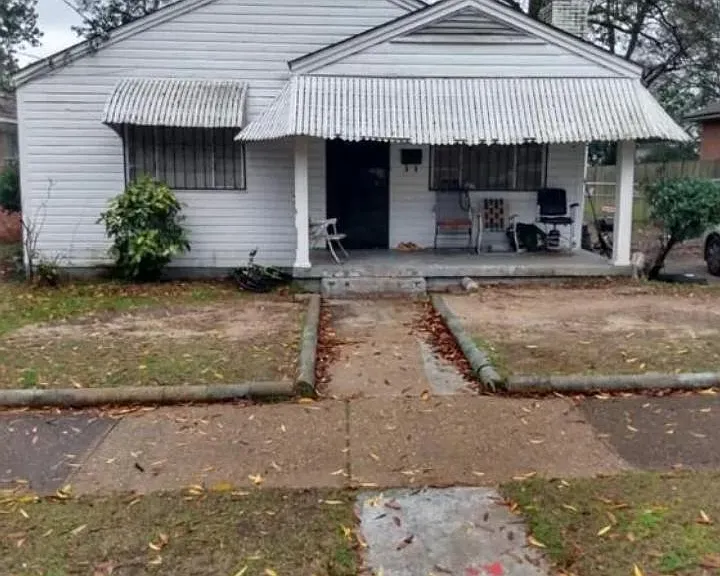 627 Underwood St — Photo 1