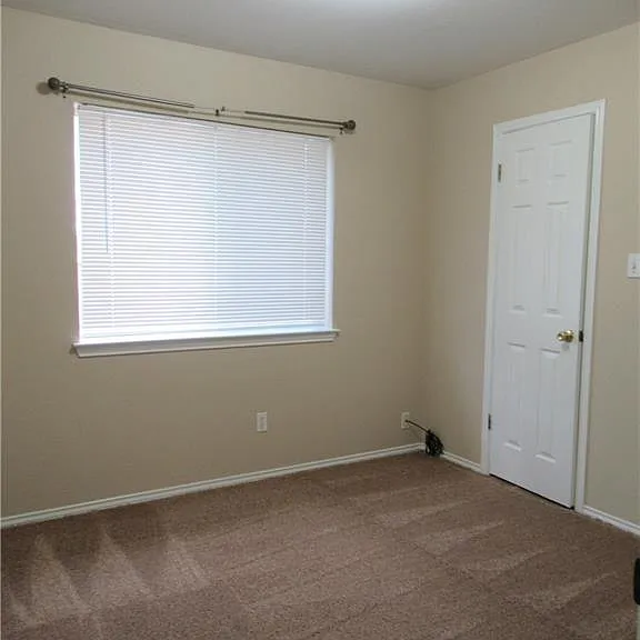 4723 Castleman Dr — Photo 17