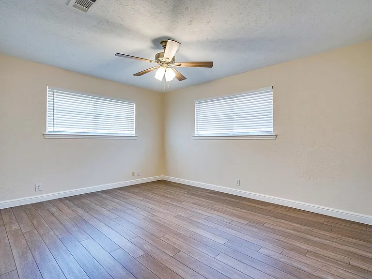 1619 Chisolm Trl — Photo 30