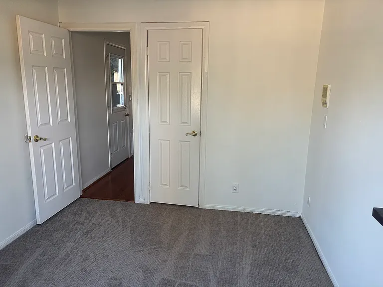 19251 Oxnard St — Photo 37