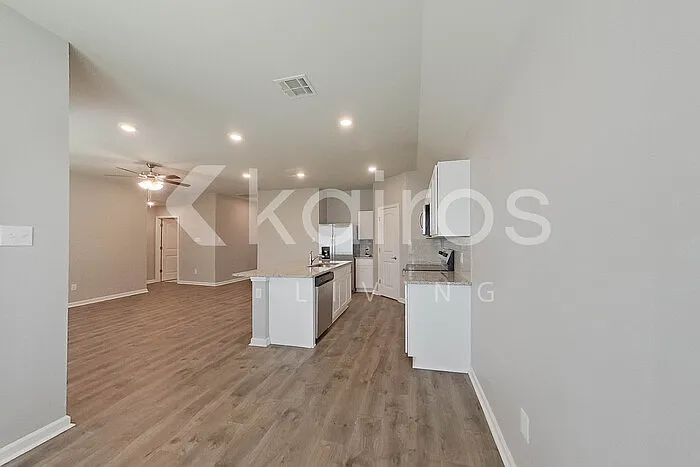3 bed, 2.0 bath, 1447 sqft, $1,845 — Photo 4