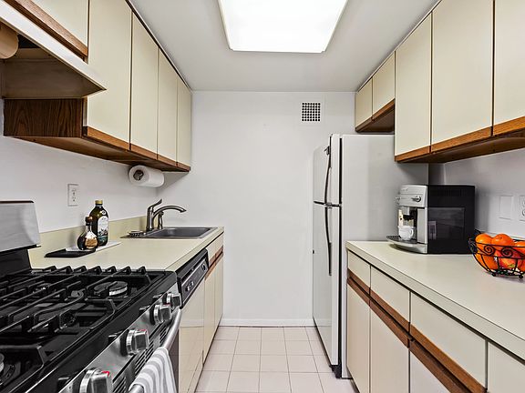 2nd image of 200 E 58th St APT 15E