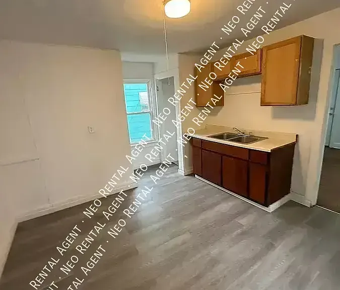 10214 Avon Ave — Photo 3