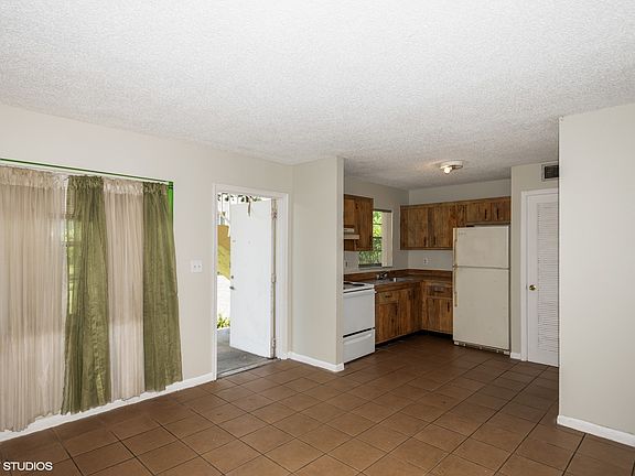 3rd image of 5162 NE 6th Ave APT 314