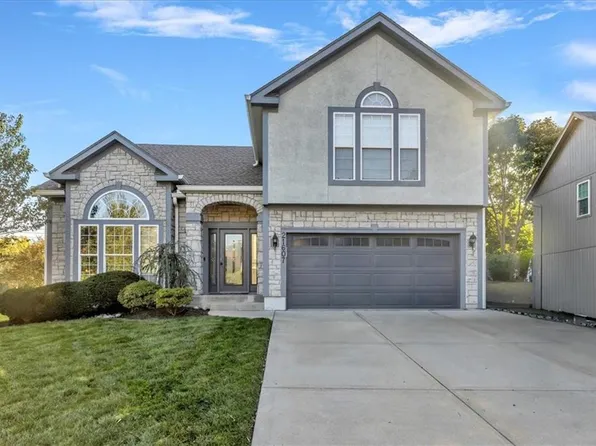 21607 W 62nd St, Shawnee, KS 66218