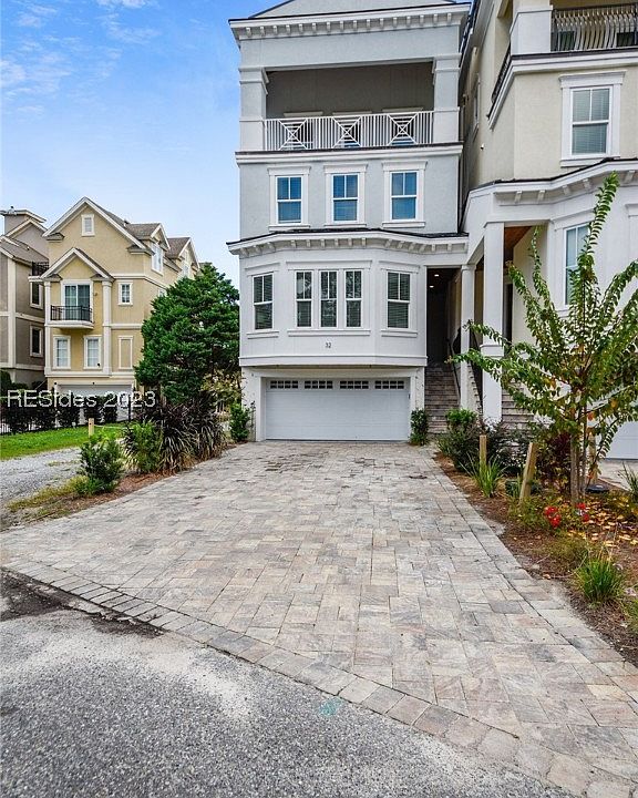 1st image of 32 Bradley Circle