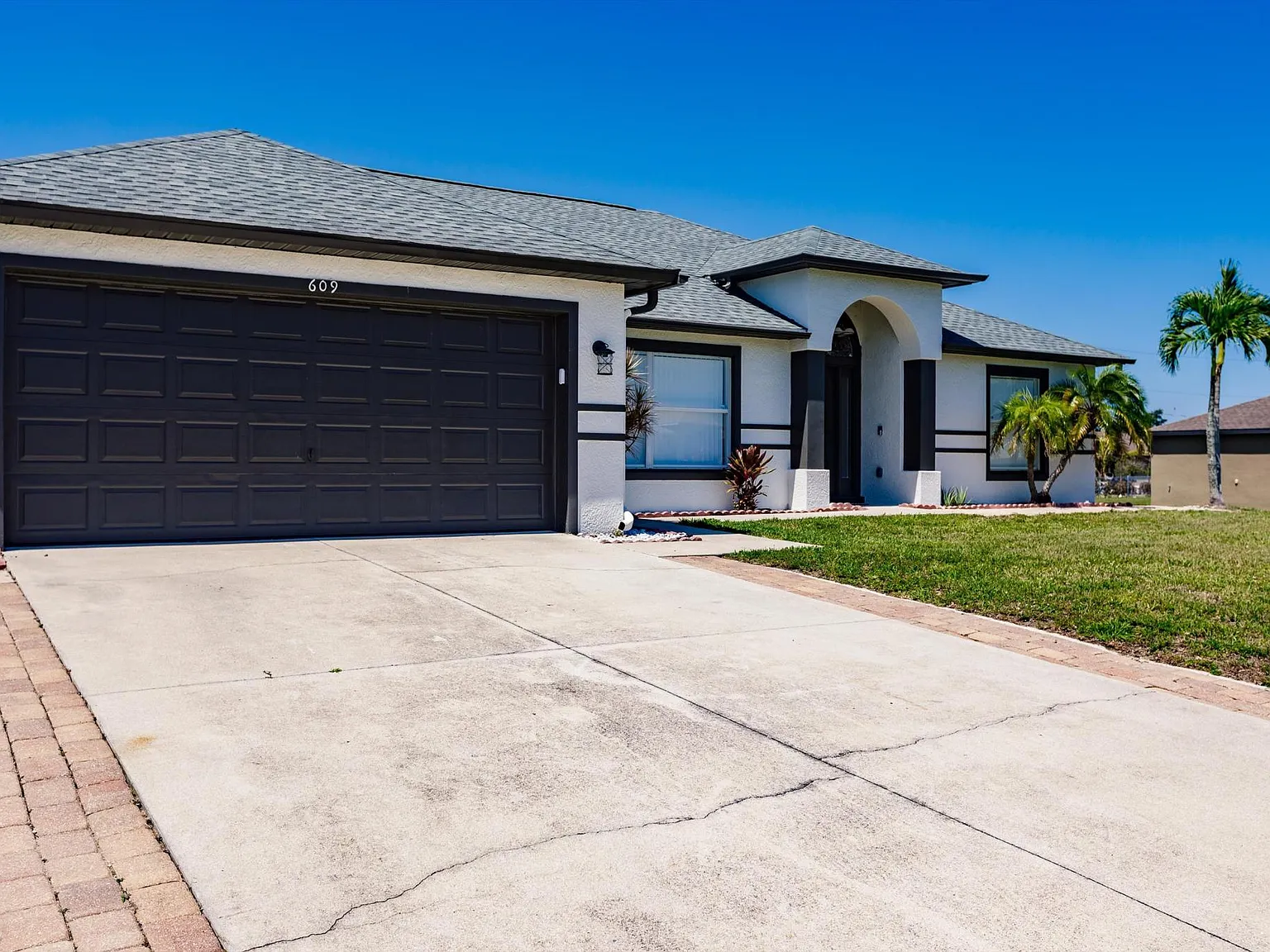 4 bed, 1858 sqft, $2,400 — Photo 3
