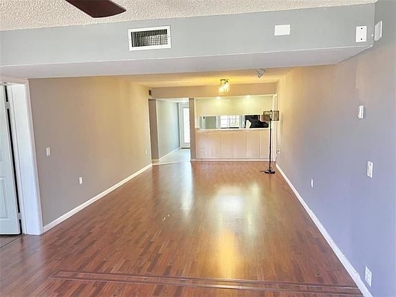 5th image of 1707 Whitehall Dr APT 202