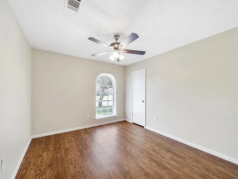 7962 Southmeadow Dr — Photo 13