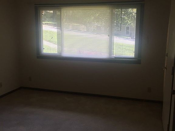 5th image of 817 James Pkwy APT 1