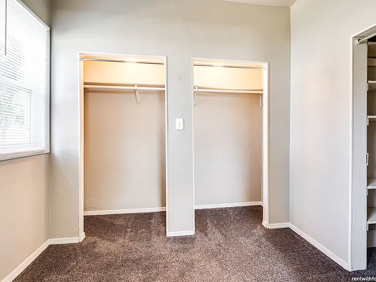 127 W. 6th St. — Photo 8
