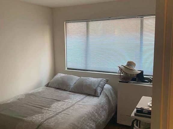 5th image of 110 E 13th St APT 6A