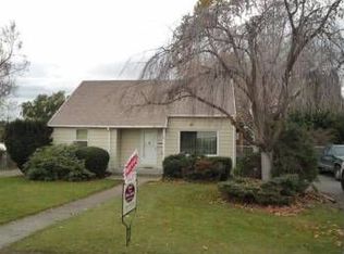804 Crescent Dr, Grandview, WA