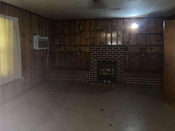 5th image of 639 Ruth St