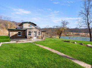 12 Farrell Ln, Glen Gardner, NJ 08826