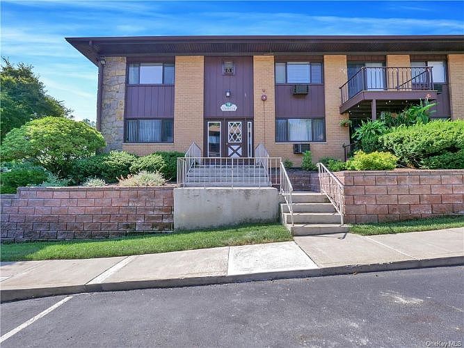 1st image of 9 E Lawrence Park Dr Unit 4