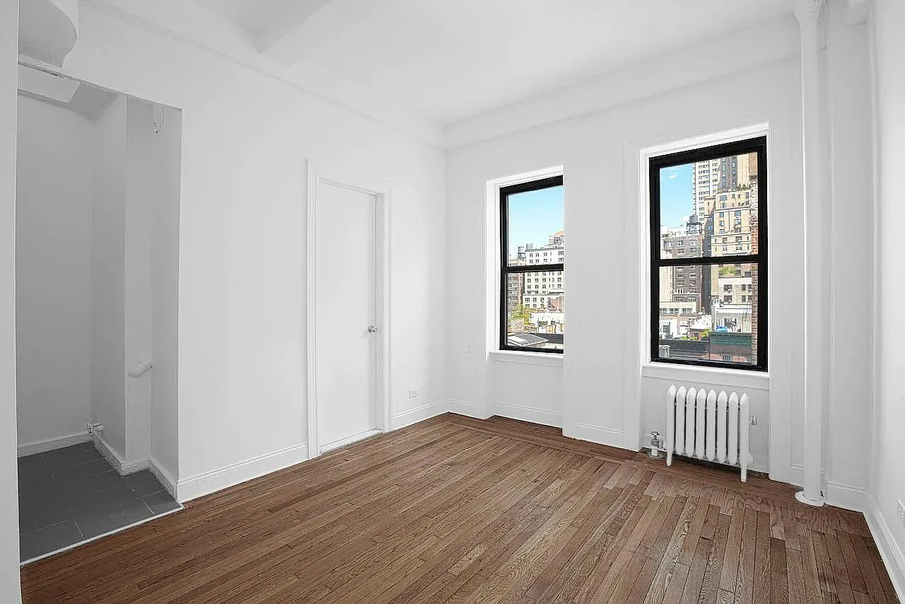 19 West 69th Street — Photo 1