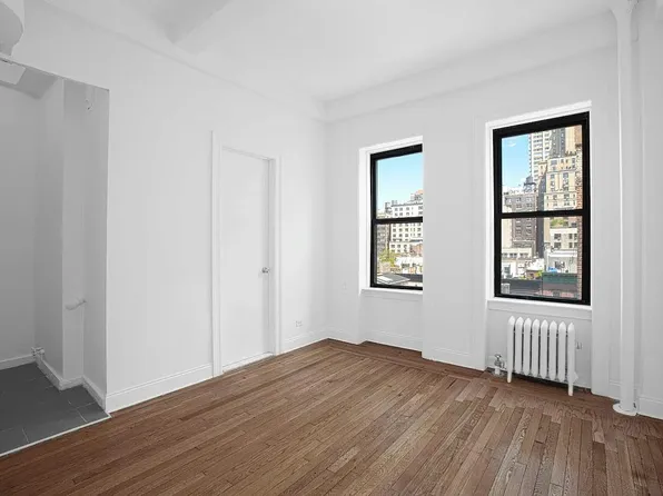 19 W 69th St, New York, NY