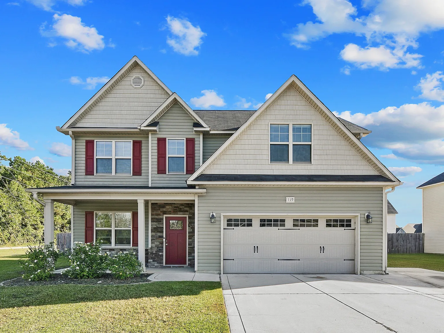 4 bed, 2.5 bath, 1821 sqft, $2,000 — Photo 1