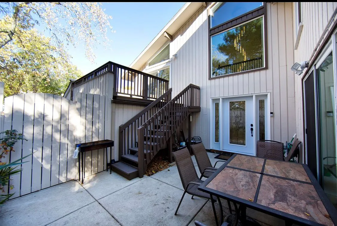 1228 W Baldwin Ct — Photo 2