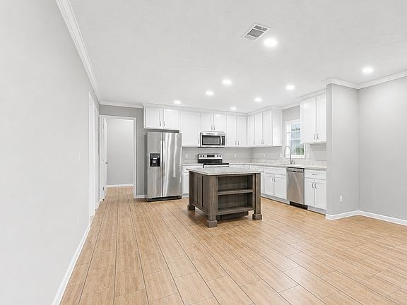 5th image of 655 Lowe Rd