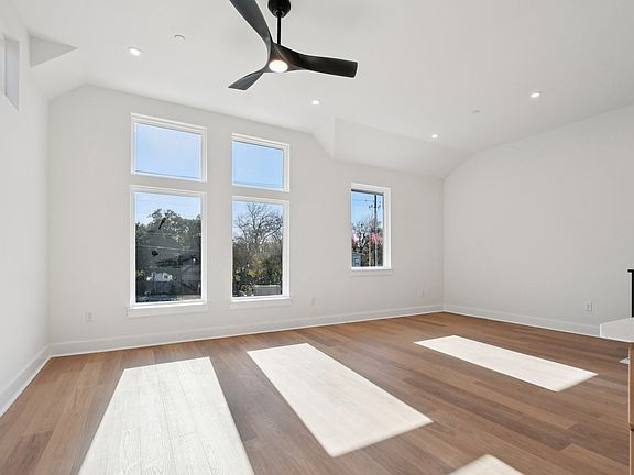 5th image of 200 W 56th St #5104