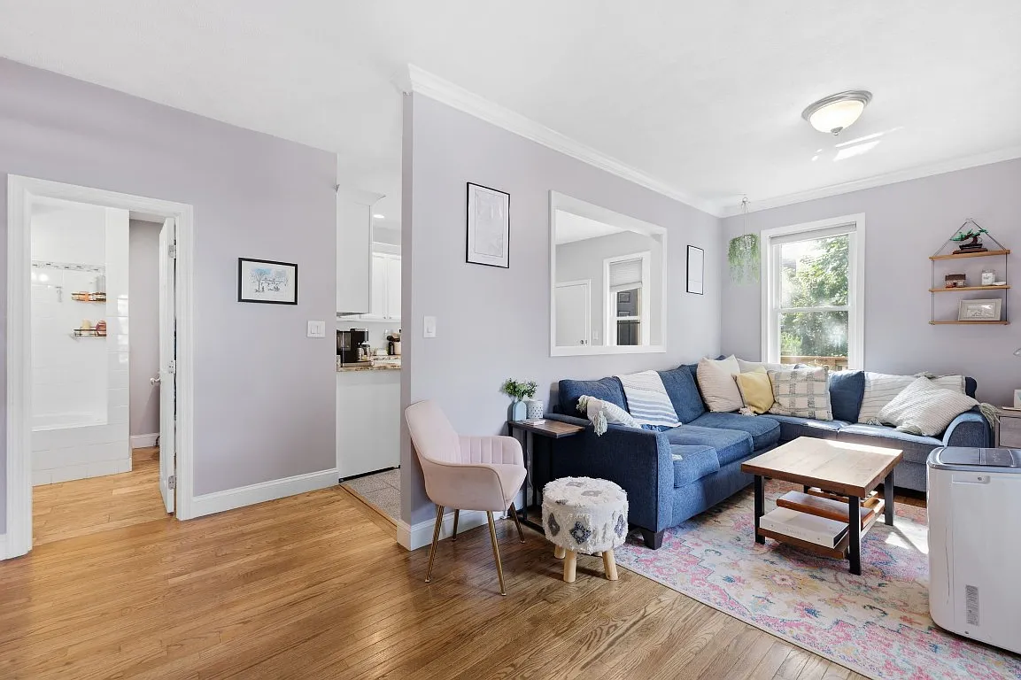 2 bed, 842 sqft, $3,750 — Photo 3