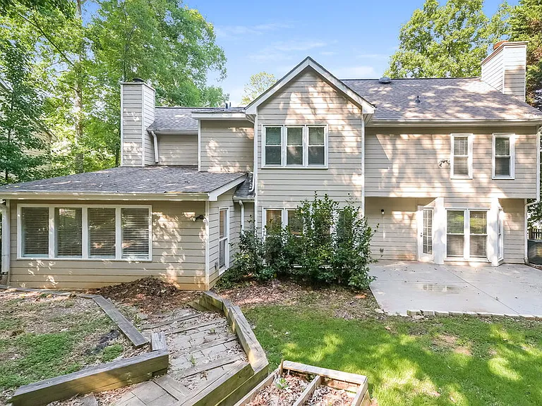 2570 Broadmoor Ct — Photo 17