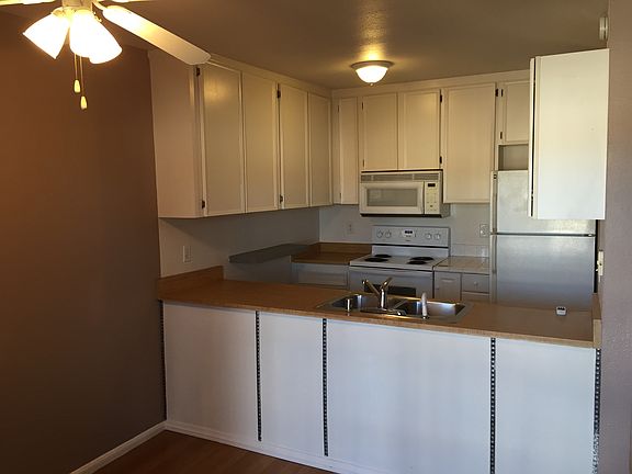 4th image of 216 Candice Pl