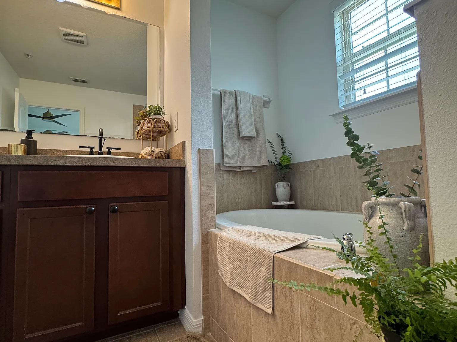 4 bed, 3.5 bath, 2270 sqft, $2,750 — Photo 4