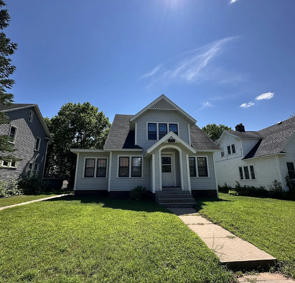 3 bed, 1.0 bath, $525 — Photo 1