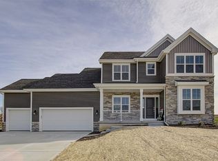 6606 Wolf Holw, Windsor, WI 53598