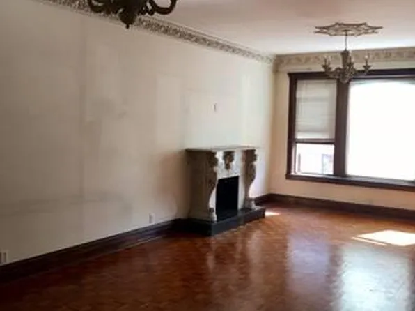 3221 N Clark St, Chicago, IL 60657