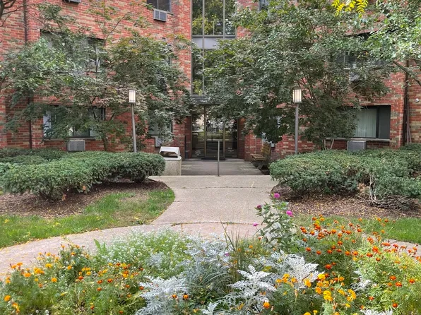5310 N Chester Ave APT 122, Chicago, IL 60656