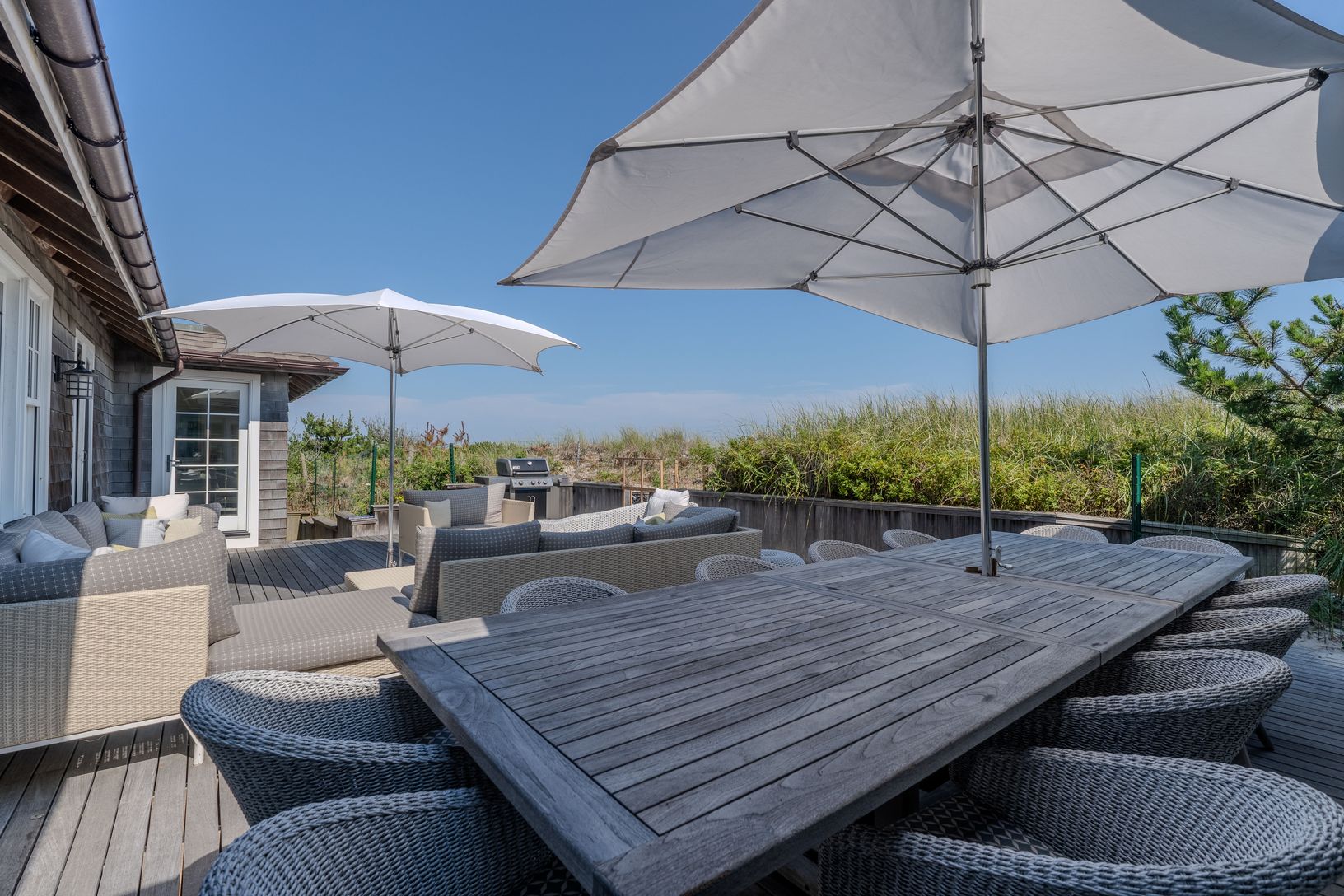  Oceanfront Sundeck Dining