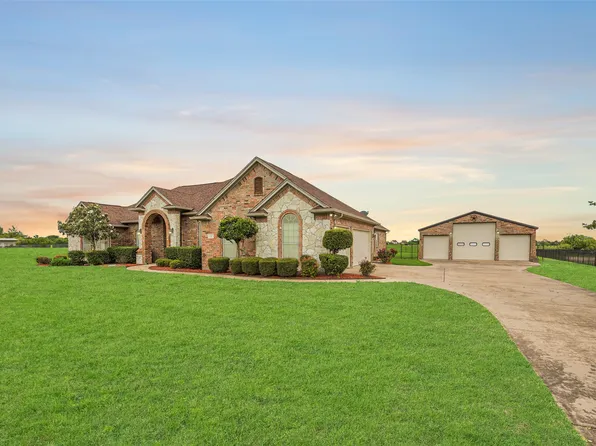 1310 Shadow Lakes Dr, Wills Point, TX 75169