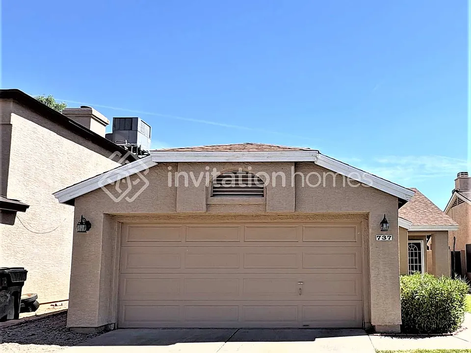 737 E Sack Dr