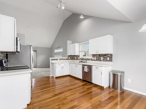 3rd image of 625 Village Mill Dr