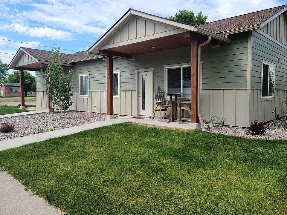 1st image of 702 4th Ave W #B
