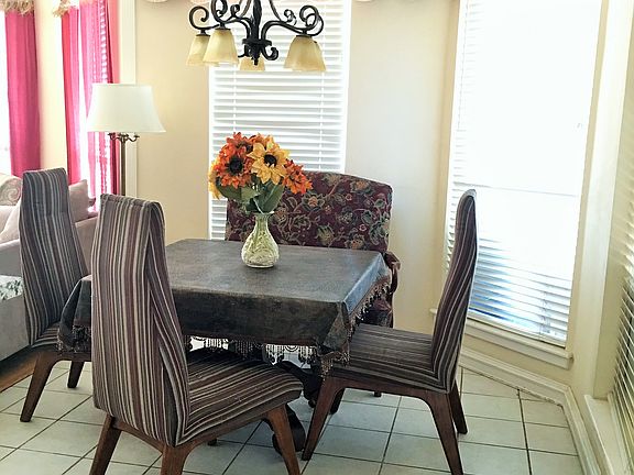 Breakfast Nook 