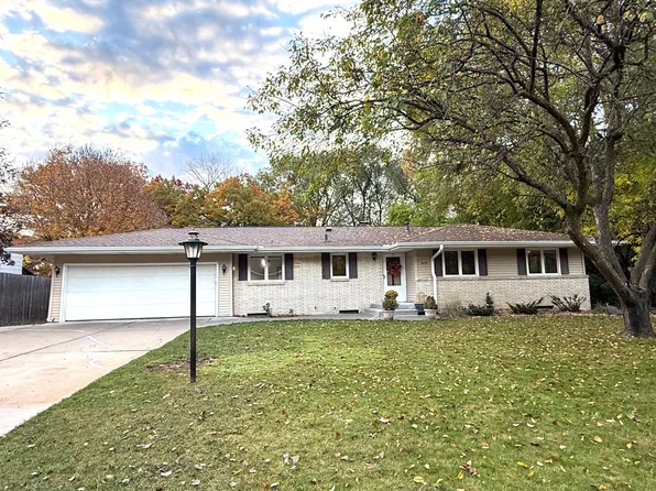 6447 Westchester Cir, Golden Valley, MN 55427