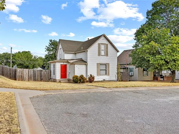 618 N State St, Weatherford, OK 73096