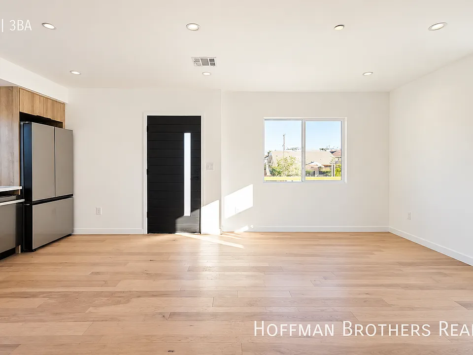 2681 1/2 Roseview Ave