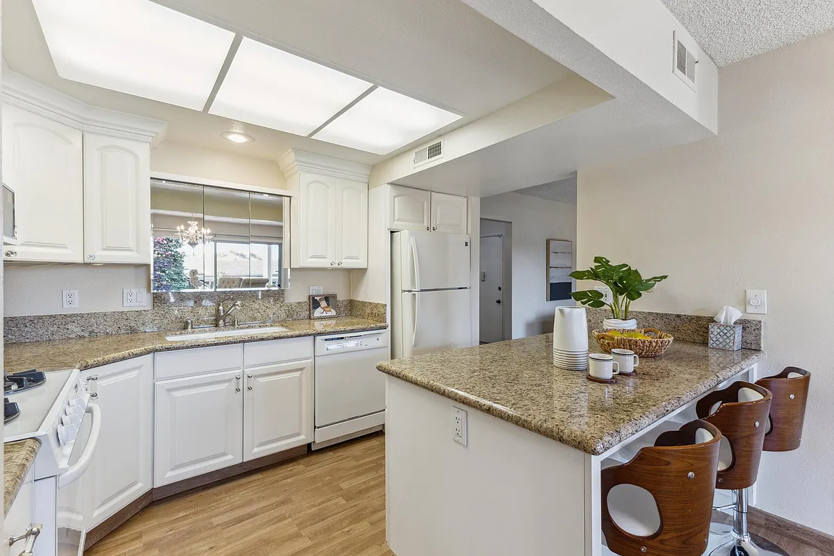 Building Photo - 1301 Canyonwood Ct #8